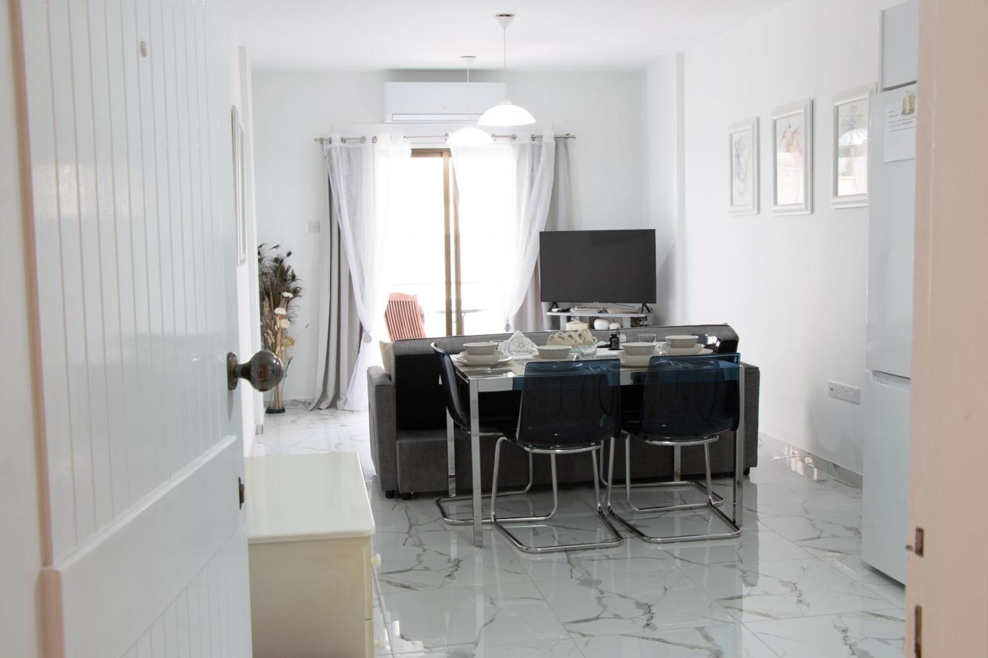 Apartment,Near The Beach Pinikoudes Larnaca Exterior photo